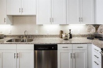 801 N Bishop Ave in Dallas, TX - Building Photo - Building Photo