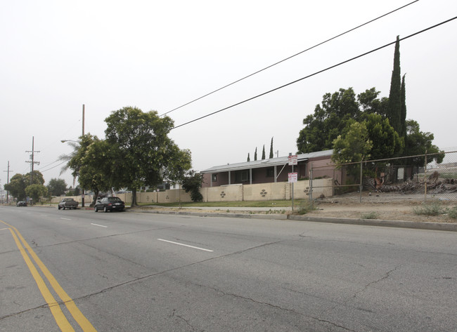 9051 Laurel Canyon Blvd in Sun Valley, CA - Building Photo - Building Photo