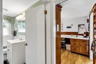 40 English St in Falmouth, MA - Building Photo - Building Photo