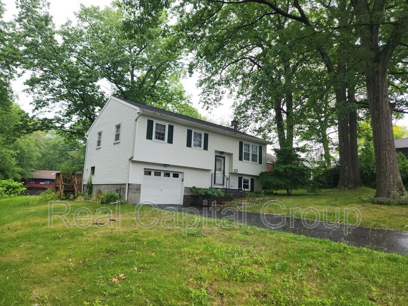 44 Upper Hillcrest Ave in Albany, NY - Building Photo