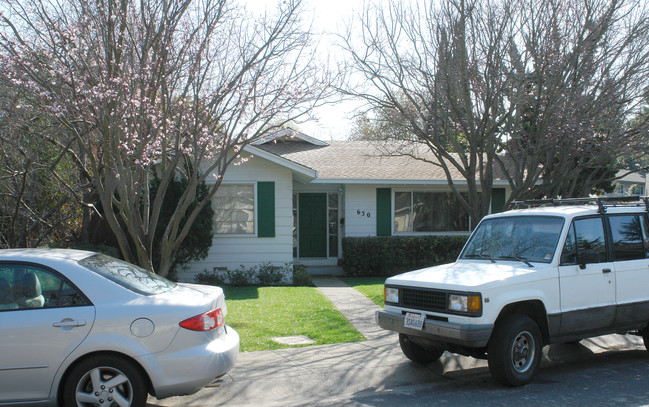 628-630 Keats Ct in Palo Alto, CA - Building Photo - Building Photo