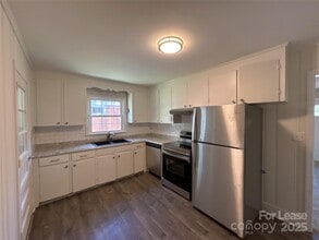 4820 Charleston Dr in Charlotte, NC - Building Photo - Building Photo