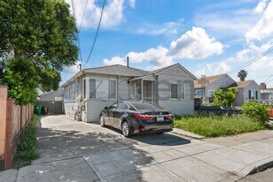Unit in San Leandro, CA - Building Photo