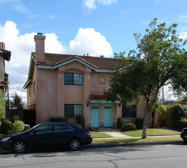 10902-10904 Walnut St in Los Alamitos, CA - Building Photo - Building Photo