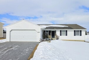 13 Overlook Ln in Newmanstown, PA - Building Photo