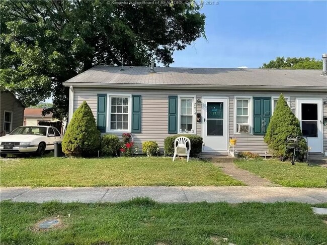 2614 Furlong Ave in St. Albans, WV - Foto de edificio - Building Photo