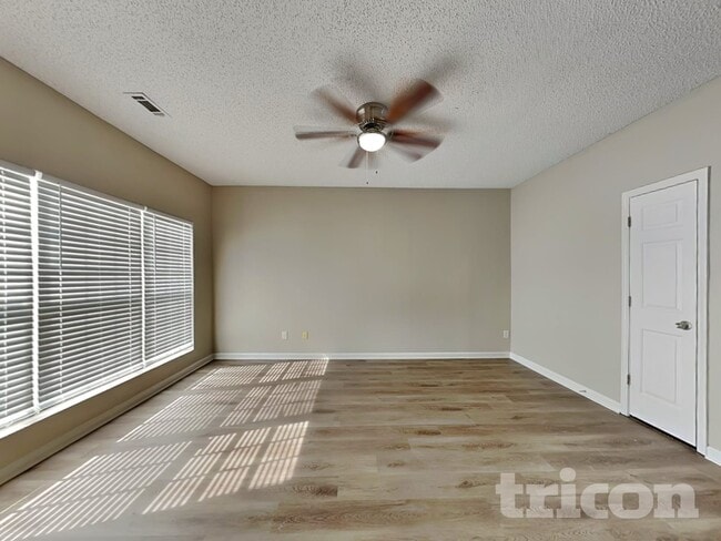 5090 Oakley Commons Blvd in Union City, GA - Building Photo - Building Photo