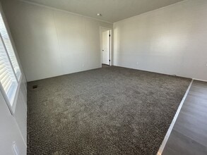 15835 Marentette Dr in Clinton Township, MI - Foto de edificio - Building Photo