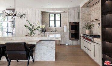 1121 Tower Rd in Beverly Hills, CA - Building Photo - Building Photo