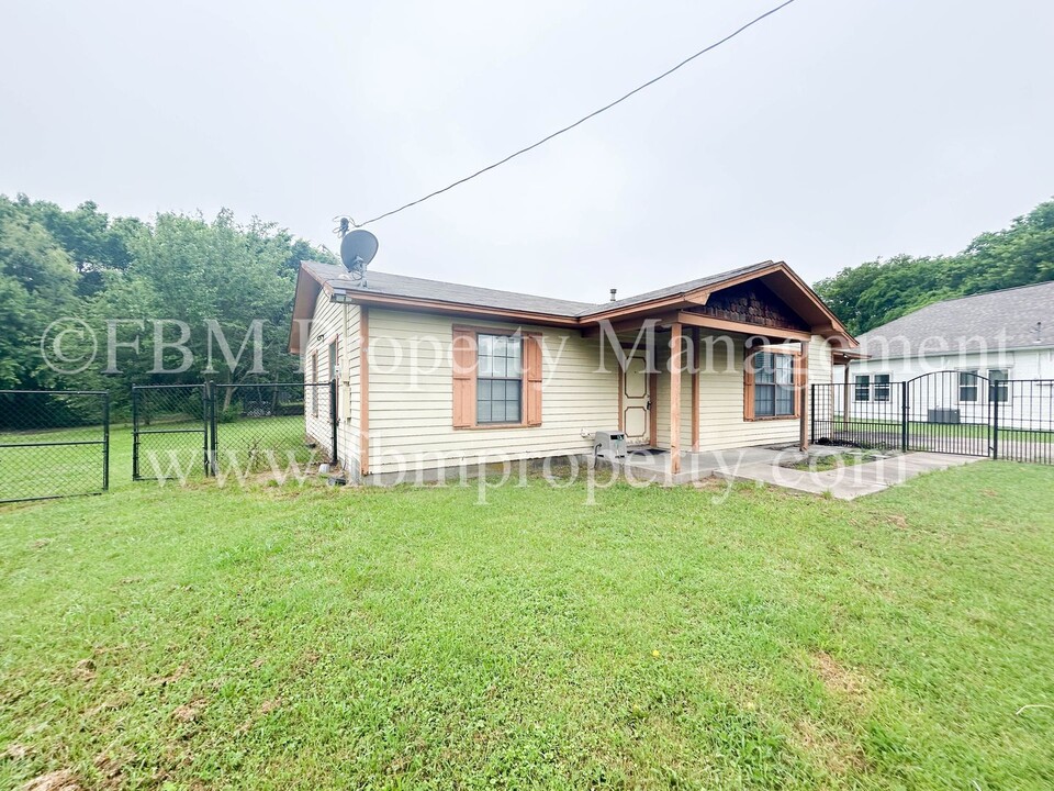 107 Sunny Ln in Waxahachie, TX - Building Photo