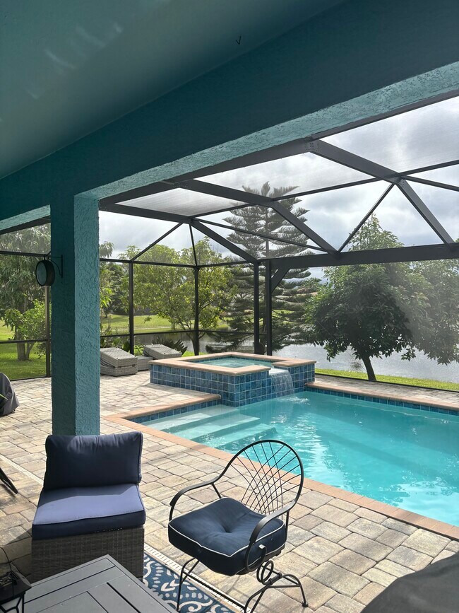 17410 Sterling Lake Dr in Ft. Myers, FL - Foto de edificio - Building Photo