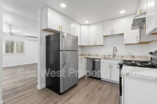 889 Bracero Rd in Encinitas, CA - Building Photo