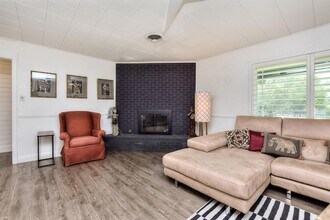 1407 E 19th St in Georgetown, TX - Foto de edificio - Building Photo