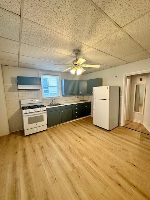 5 Clinton St in Newton, MA - Building Photo
