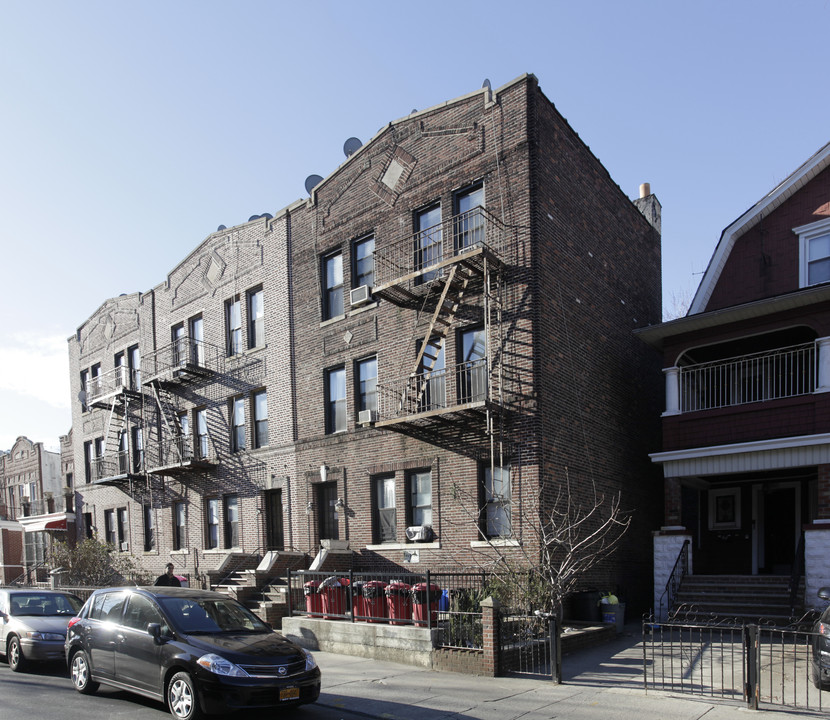 1046 E 15th St in Brooklyn, NY - Foto de edificio