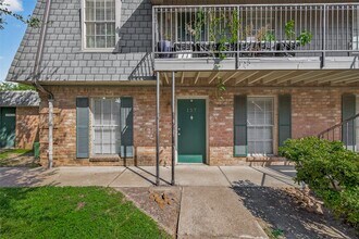 8931 Gaylord Dr in Houston, TX - Foto de edificio - Building Photo