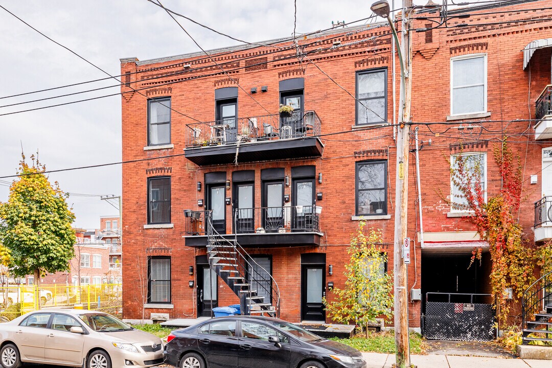 3926 Gertrude Rue in Verdun, QC - Building Photo
