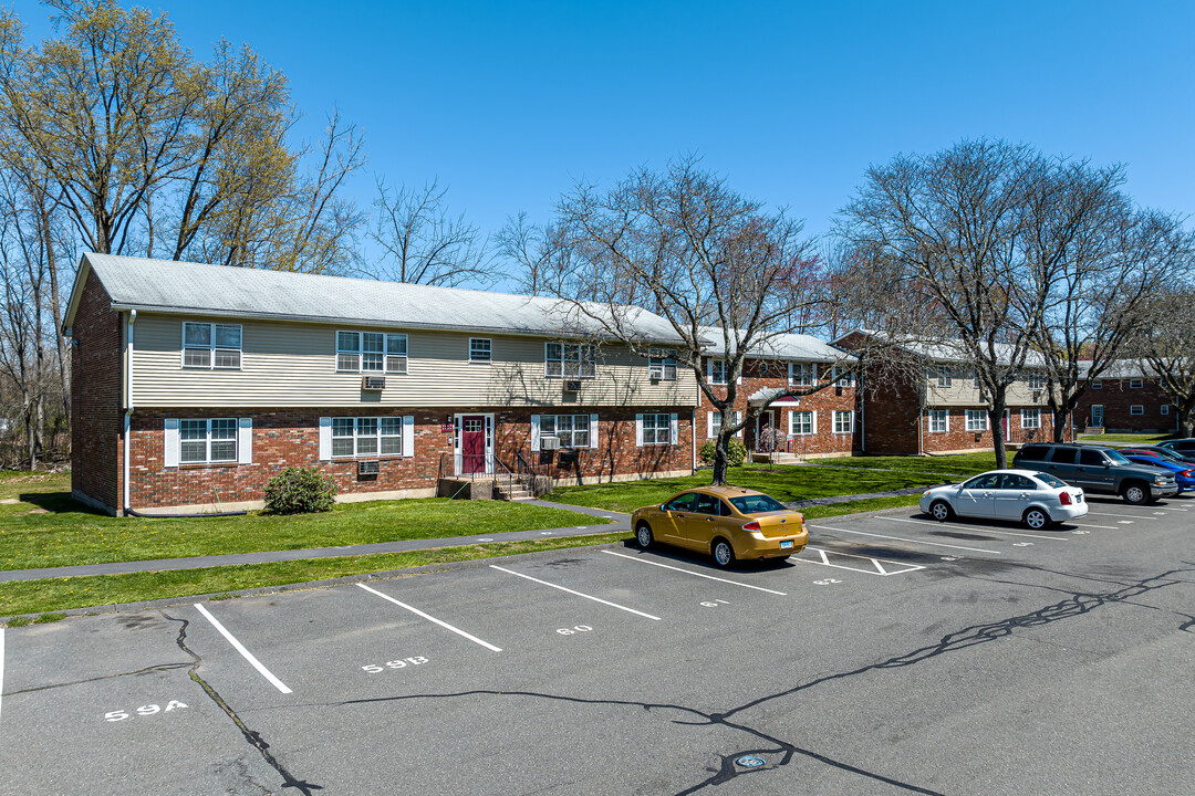 Gas Lite Condominiums in Bloomfield, CT - Building Photo