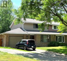 381 Vogel Pl in Waterloo, ON - Building Photo