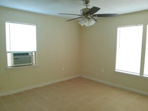 749 Westchester Dr in Corpus Christi, TX - Building Photo - Building Photo