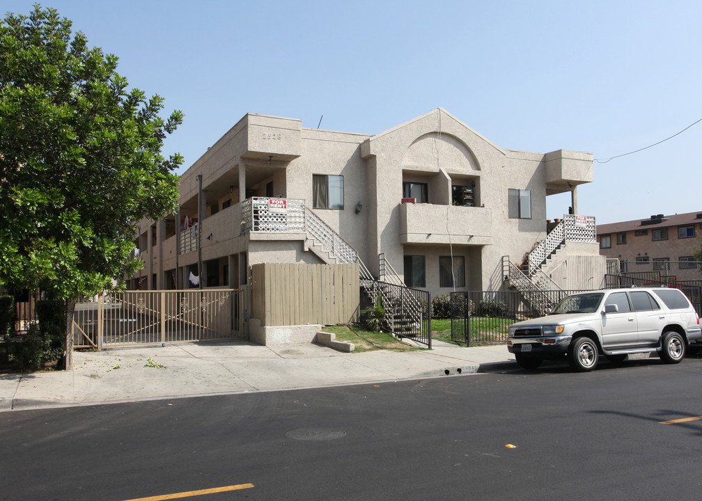 Edwards Apartments in South El Monte, CA - Foto de edificio