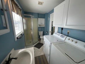 47 Brown Ave in Hampton, NH - Building Photo - Building Photo