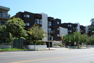 Garden Villas in Los Angeles, CA - Building Photo - Building Photo