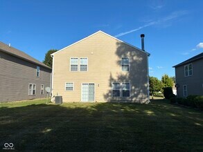 2274 Bridlewood Dr in Franklin, IN - Foto de edificio - Building Photo