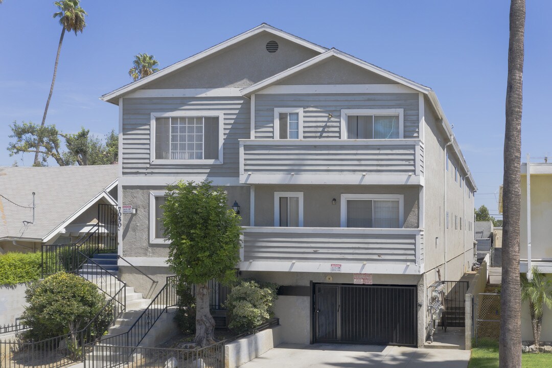 7050 Alabama Ave in Canoga Park, CA - Building Photo