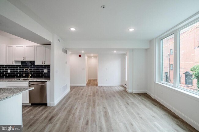 129 Washington Ave in Philadelphia, PA - Building Photo - Building Photo