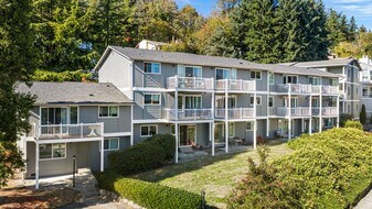 Bayshore Vista Apartments in Kirkland, WA - Building Photo