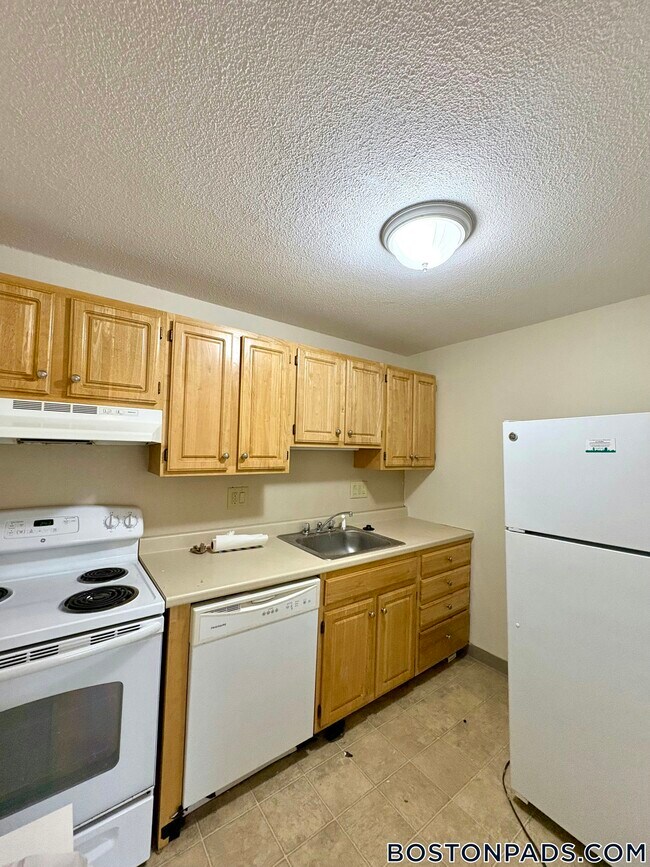 122 Dustin St in Boston, MA - Building Photo - Building Photo