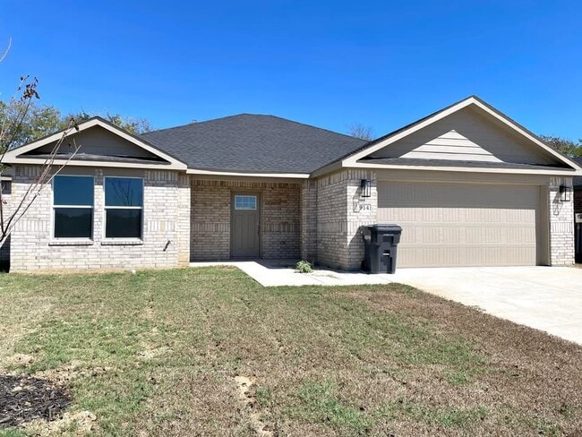 property at 914 Indian Plns Rd