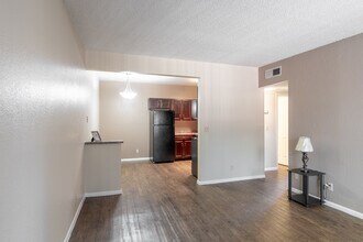 Album Park Apartments in El Paso, TX - Building Photo - Interior Photo