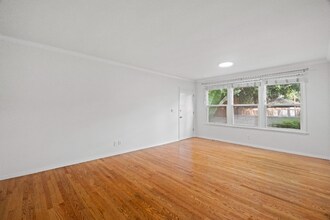 2001 Beachwood Dr in Los Angeles, CA - Building Photo - Building Photo