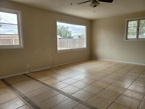 1713 N Delaware Ave in Roswell, NM - Building Photo - Building Photo
