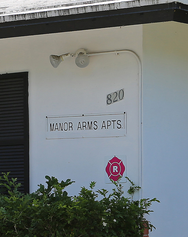 Manor Arms Apartments in Wilton Manors, FL - Building Photo - Building Photo