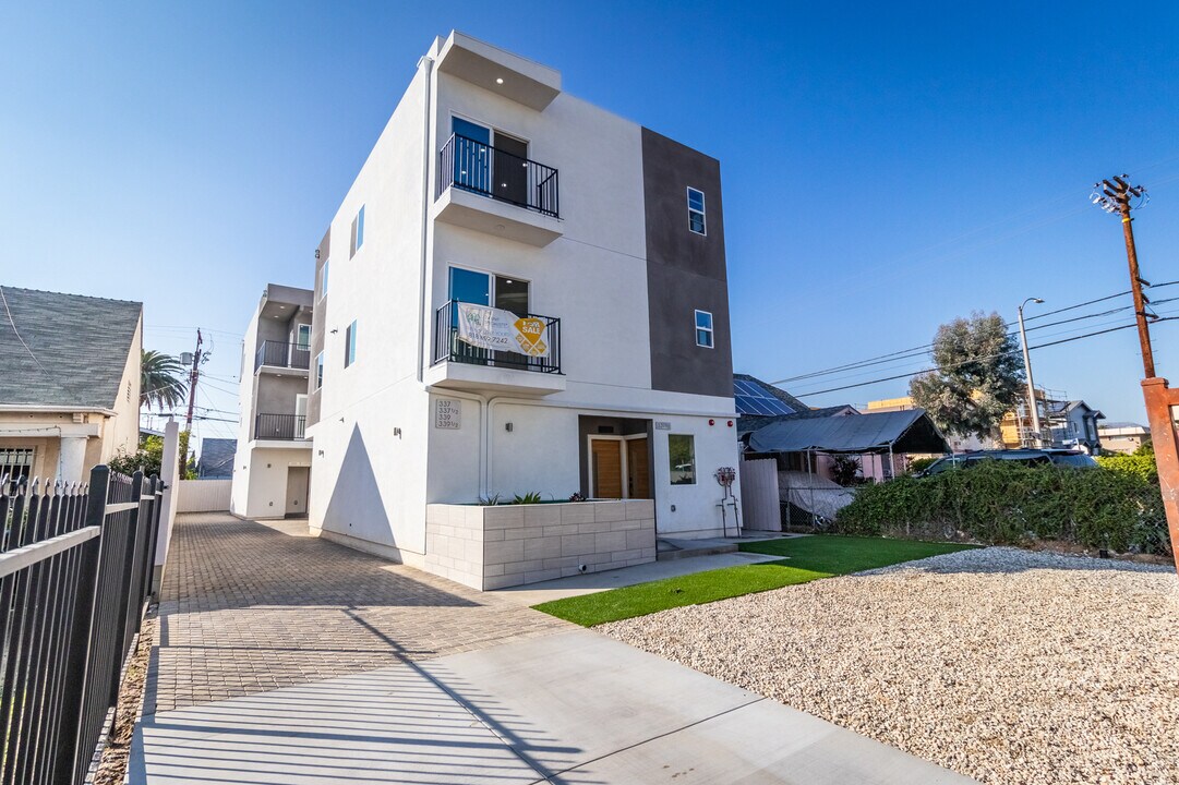 339 N Harvard Blvd in Los Angeles, CA - Building Photo
