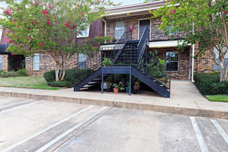 Heron Lakes Apartments in Mobile, AL - Foto de edificio - Building Photo