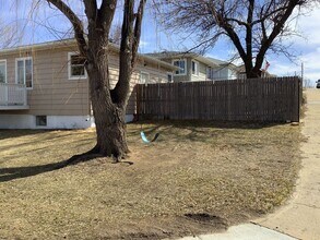 345 W 8th St in Dickinson, ND - Building Photo - Building Photo