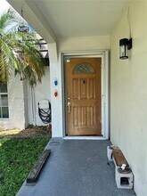 7411 Twin Sabal Dr in Hialeah, FL - Building Photo - Building Photo