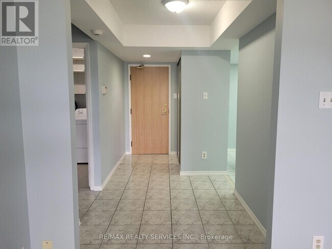 330 Mill St S in Brampton, ON - Building Photo - Building Photo