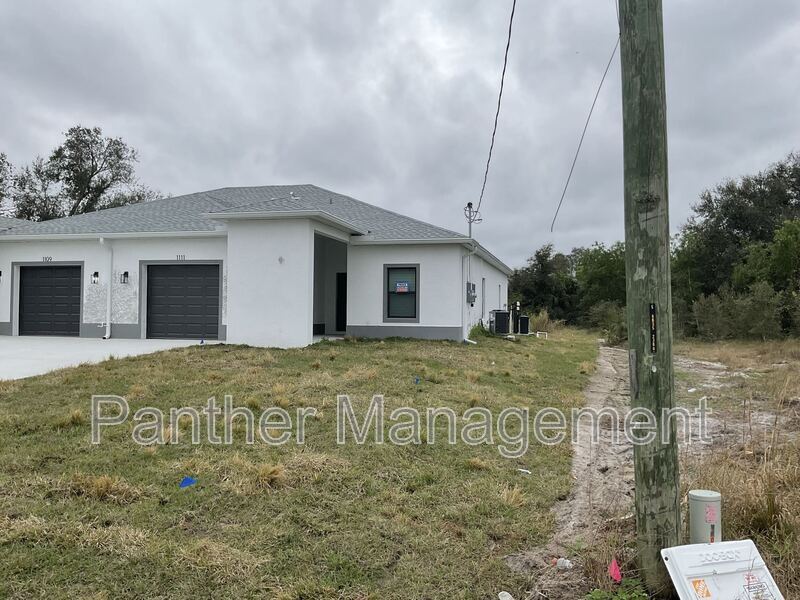 1111 Ichabod Ave in Lehigh Acres, FL - Building Photo