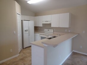 1519 Nelson Rd N, Unit 621MX in Cape Coral, FL - Foto de edificio - Building Photo