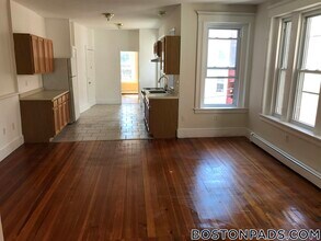 18 Parkway Rd, Unit 6 in Brookline, MA - Building Photo - Building Photo