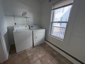 350 Pearl St, Unit 1 in Manchester, NH - Foto de edificio - Building Photo