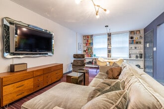 471 East 144th Street, Unit apartment 2 upstairs in Bronx, NY - Foto de edificio - Building Photo