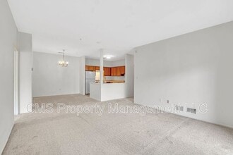 524 Coppola Dr in South Plainfield, NJ - Building Photo - Building Photo