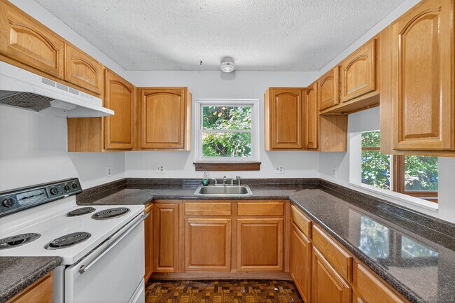 33 Guilford St in Hartford, CT - Building Photo - Building Photo