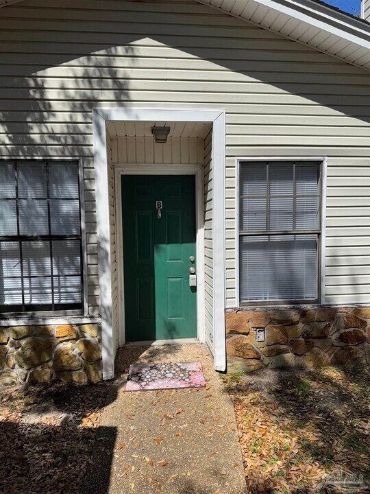 8210 Kipling St in Pensacola, FL - Building Photo